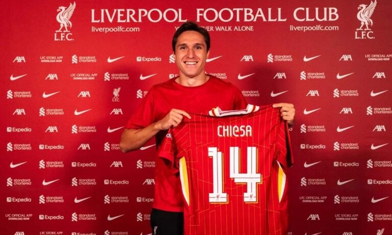 Photos Federico Chiesa Poses In Liverpool Shirt After Completing