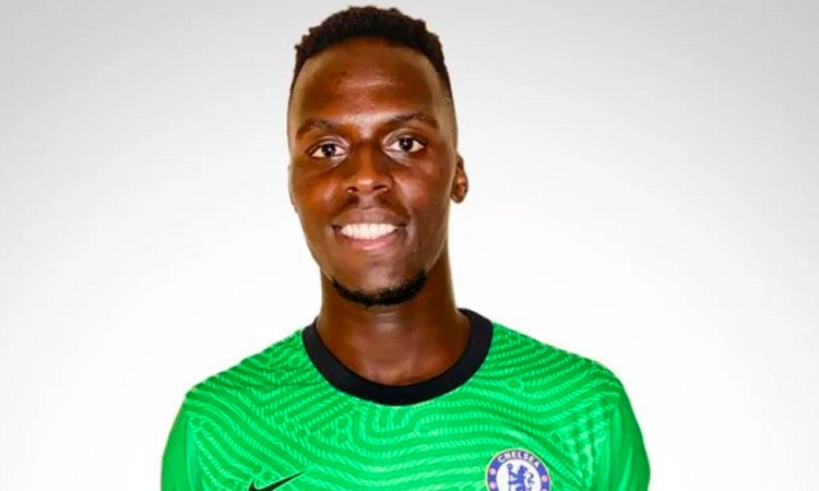 Photo First snap of Edouard Mendy posing in Chelsea kit ...