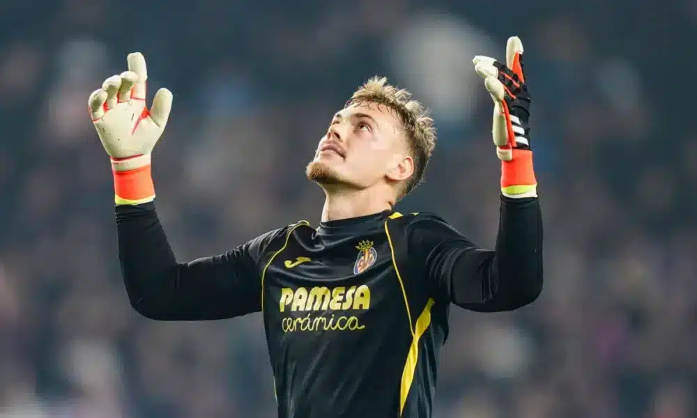 West Ham open talks to sign 6ft 3in PL star in January with the player ready to move - report