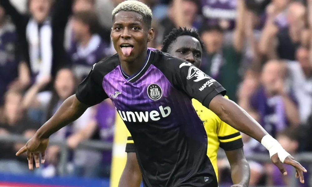 Man Utd & Tottenham in battle over deal to sign exciting 22-y/o with 13-G/A this season - report