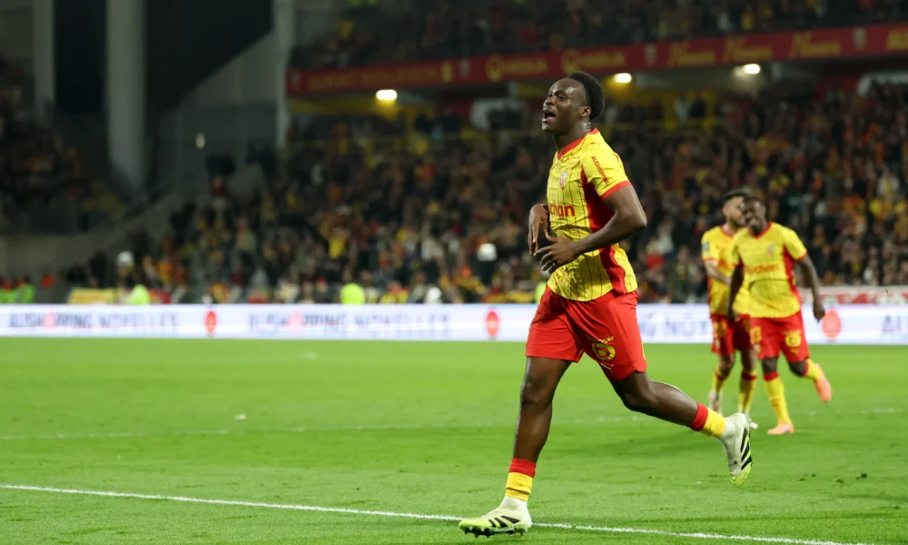 West Ham battling with PL rivals over deal to sign 6ft 2in star - report